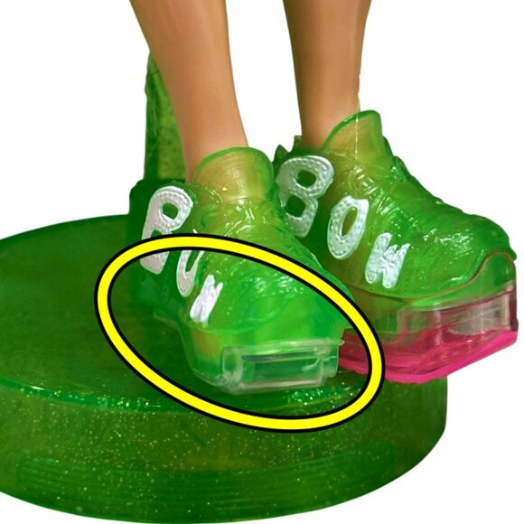 Rainbow High Jade Hunter Green Fashion Doll with Outfit and Stand - Shoe Flawed - Picture 7 of 7